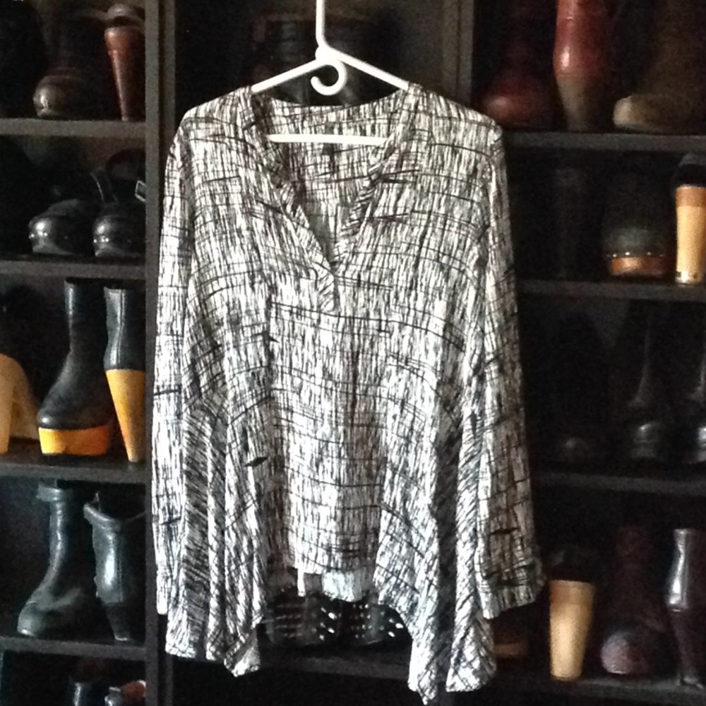 Lapis shark bite hem top